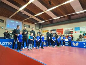 TuS Jugendliche als Einlaufkinder beim TTC Grenzau
